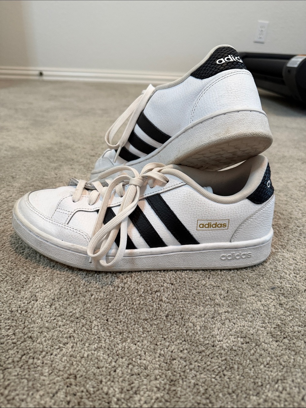 Adidas women’s cloud foam black and white sneakers 9